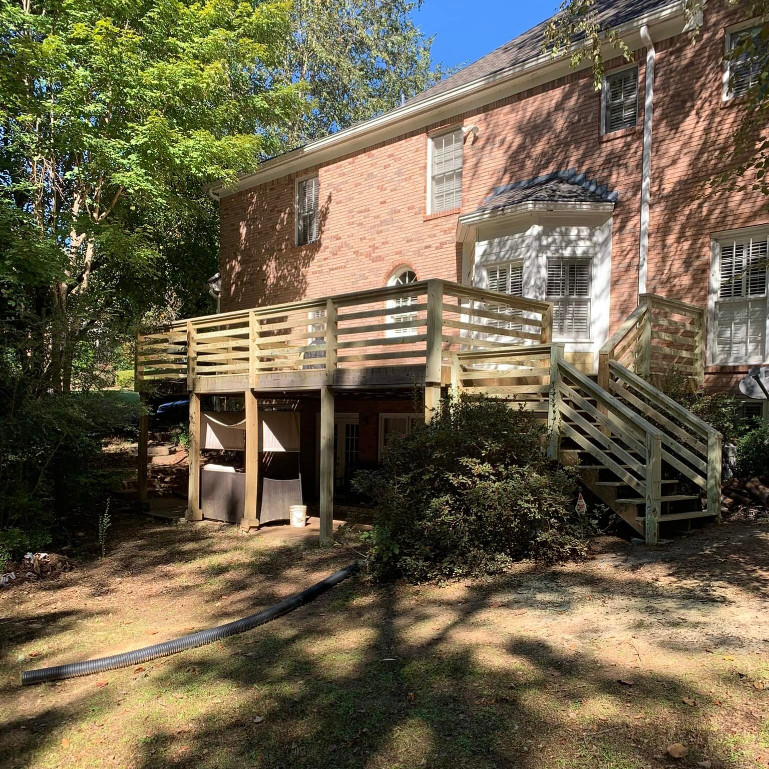 Back deck with horizontal bars