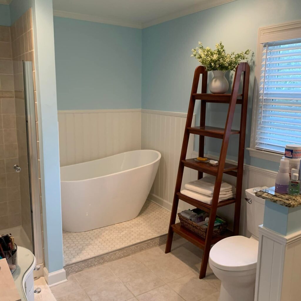 Modern bathroom with freestanding tub